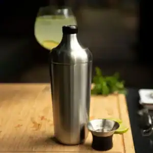 Alternative view of Shaker per Cocktail